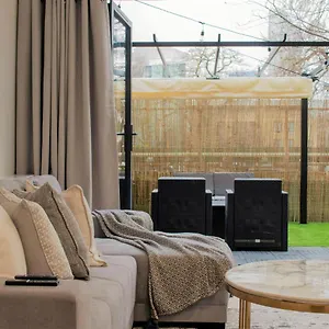Apartment Unique 3bd Flat King Size Bed, London